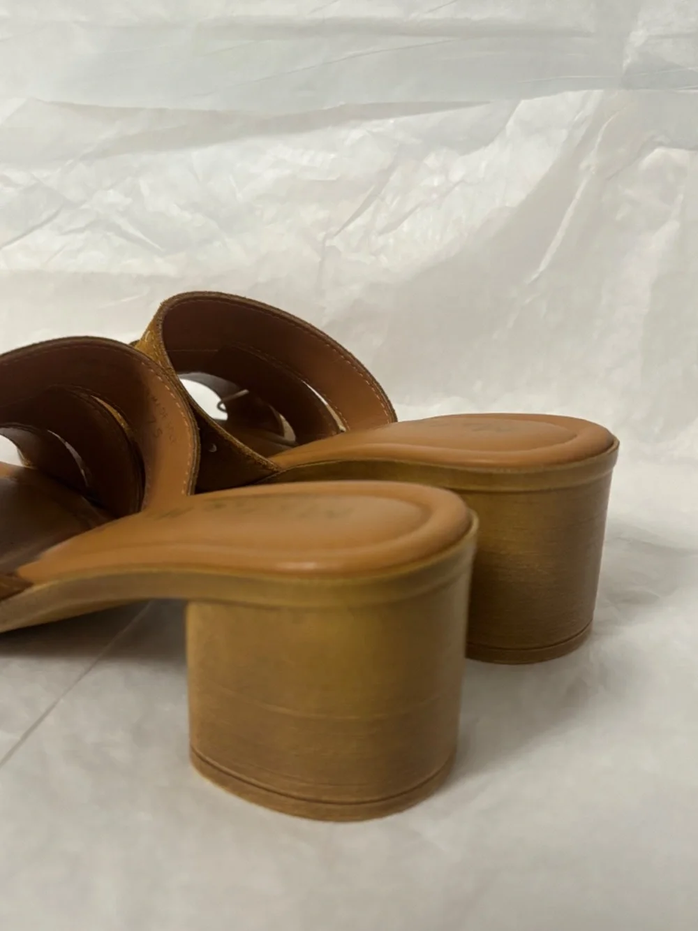 Mariella Made In Italy it features